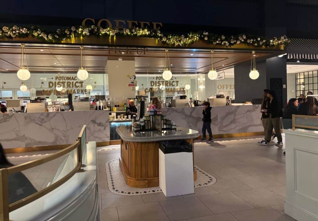 Counter Service deli and coffee shop with family ordering at Gaylord National Harbor
